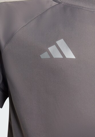 T-Shirt fonctionnel 'Audi Formula One Team Driver' ADIDAS PERFORMANCE en gris