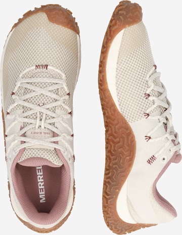 Chaussure de sport 'TRAIL GLOVE 7' MERRELL en beige