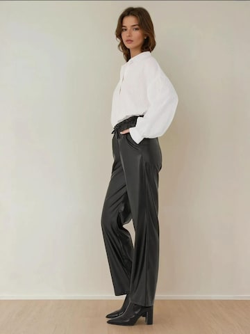 regular Pantaloni di Hiccup in nero