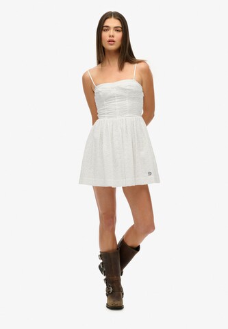 Robe d’été Superdry en blanc