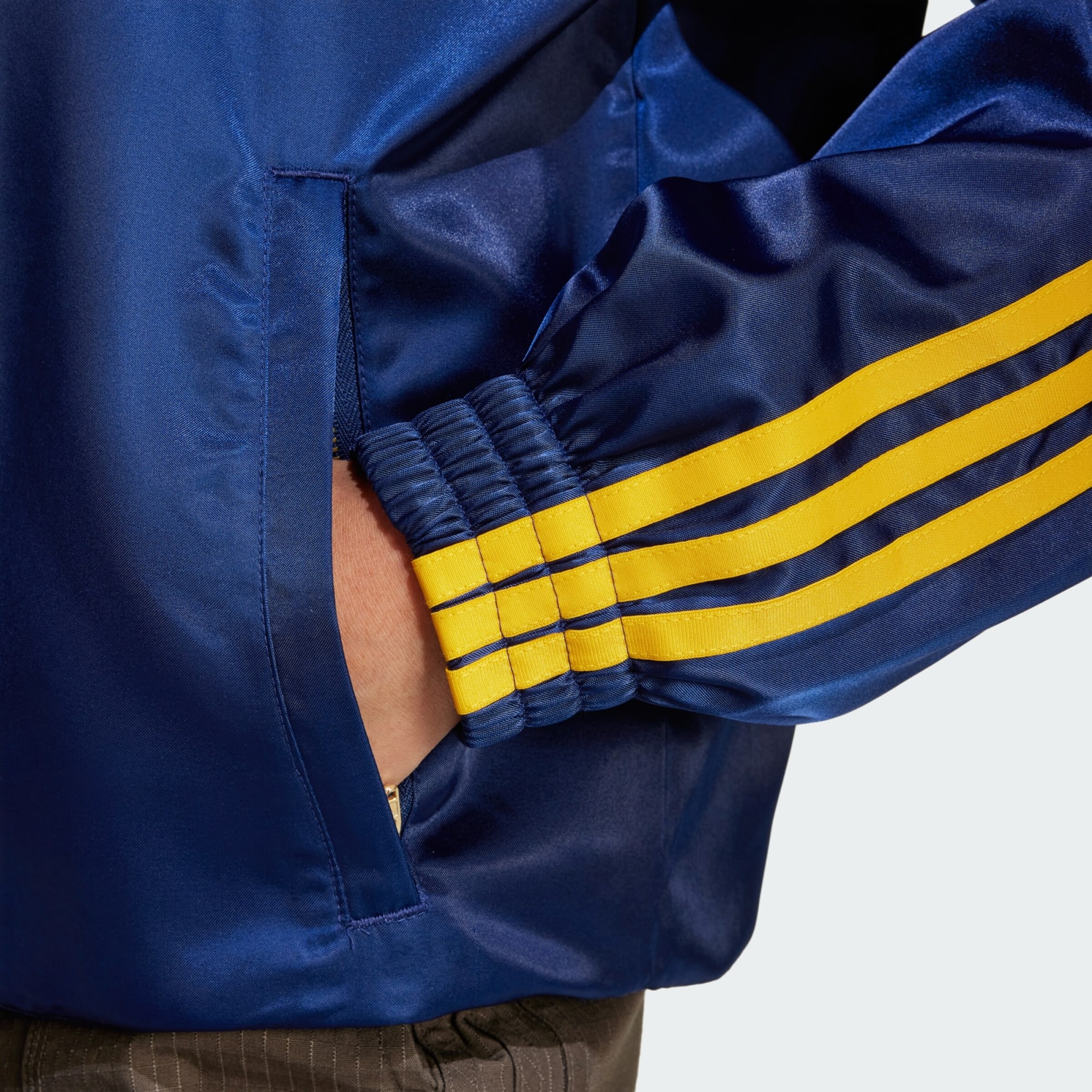 ADIDAS ORIGINALS Between season jacket in Royal Blue ABOUT YOU