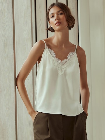 Next Top in Beige: Vorderseite