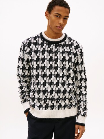 TOMMY HILFIGER Sweater in White: front