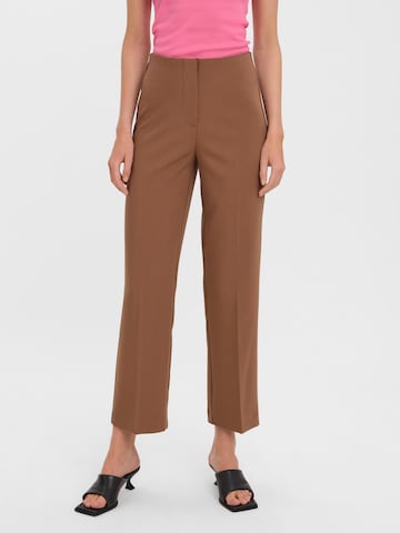 VERO MODA Loose fit Trousers with creases 'Sandy' in Brown: front