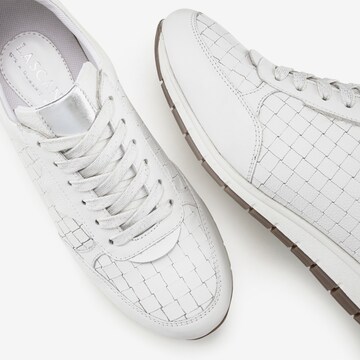 LASCANA Sneakers in White