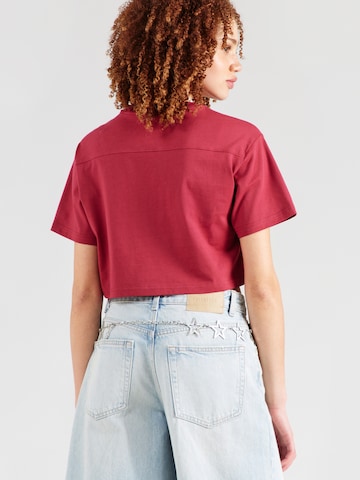 Tricou de la CONVERSE pe roșu