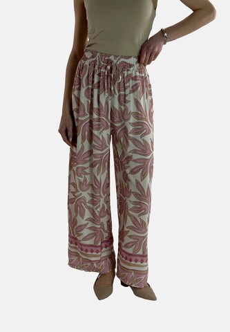 Elara Wide leg Pants in White: front