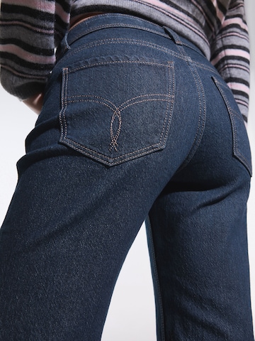 Bershka Bootcut Jeans in Blau