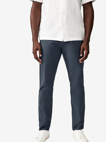 Next Slimfit Chinohousut värissä sininen: etupuoli