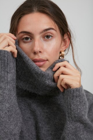 Pull-over 'IHKAMARA' ICHI en gris