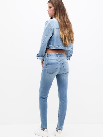 Pull&Bear Skinny Jeans in Blau