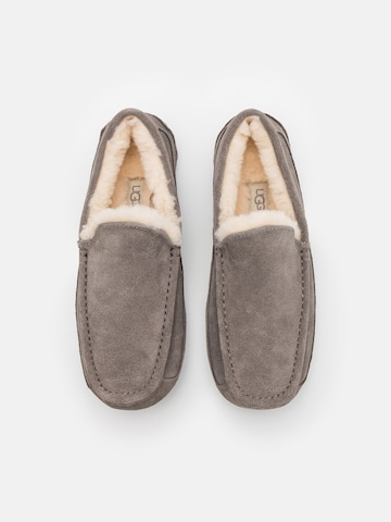 UGG - Mocasines 'ASCOT' en gris