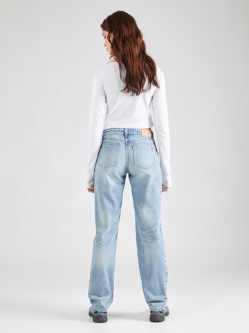 Monki Regular Jeans i blå