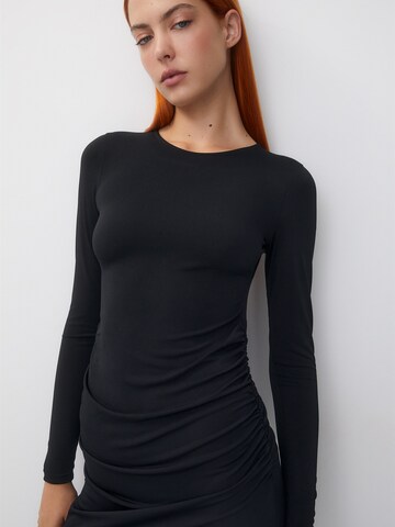 Rochie de seară de la Pull&Bear pe negru