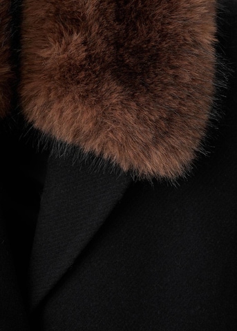 MANGO Between-Seasons Coat 'Lips' in Black