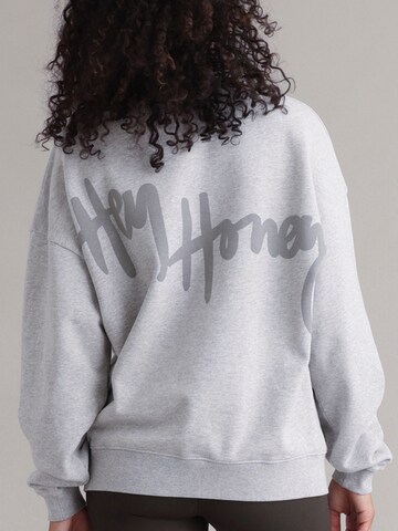 Hey Honey Sweatshirt 'Reflect' in Grau