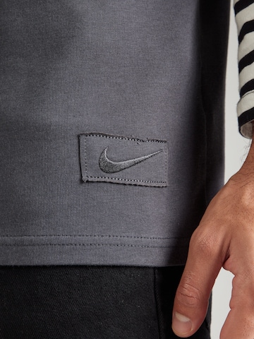 Tricou de la Nike Sportswear pe gri