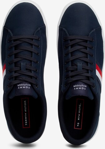 TOMMY HILFIGER Sneaker in Blau