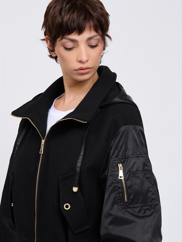 Influencer Jacke in Schwarz