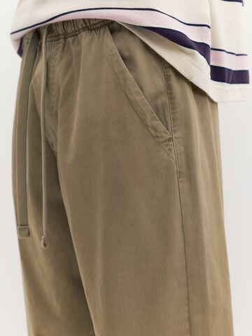 Pull&Bear Baggy Панталон в кафяво