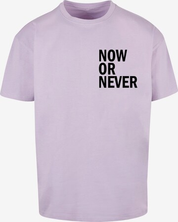 T-Shirt 'Now Or Never' Merchcode en violet : devant