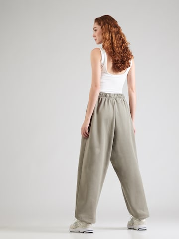 ADIDAS ORIGINALS Tapered Παντελόνι 'Essentials' σε πράσινο