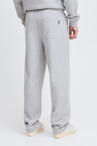 Loosefit Pantalon 'BHJURIS' BLEND en gris