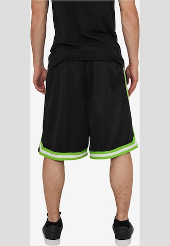 Urban Classics Loosefit Shorts in Schwarz