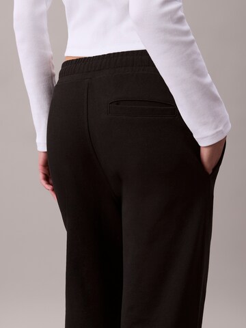 Calvin Klein Jeans Štandardný strih Nohavice - Čierna