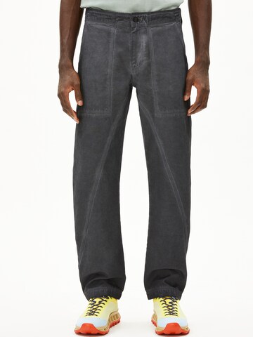 ARMEDANGELS Loose fit Trousers in Grey: front