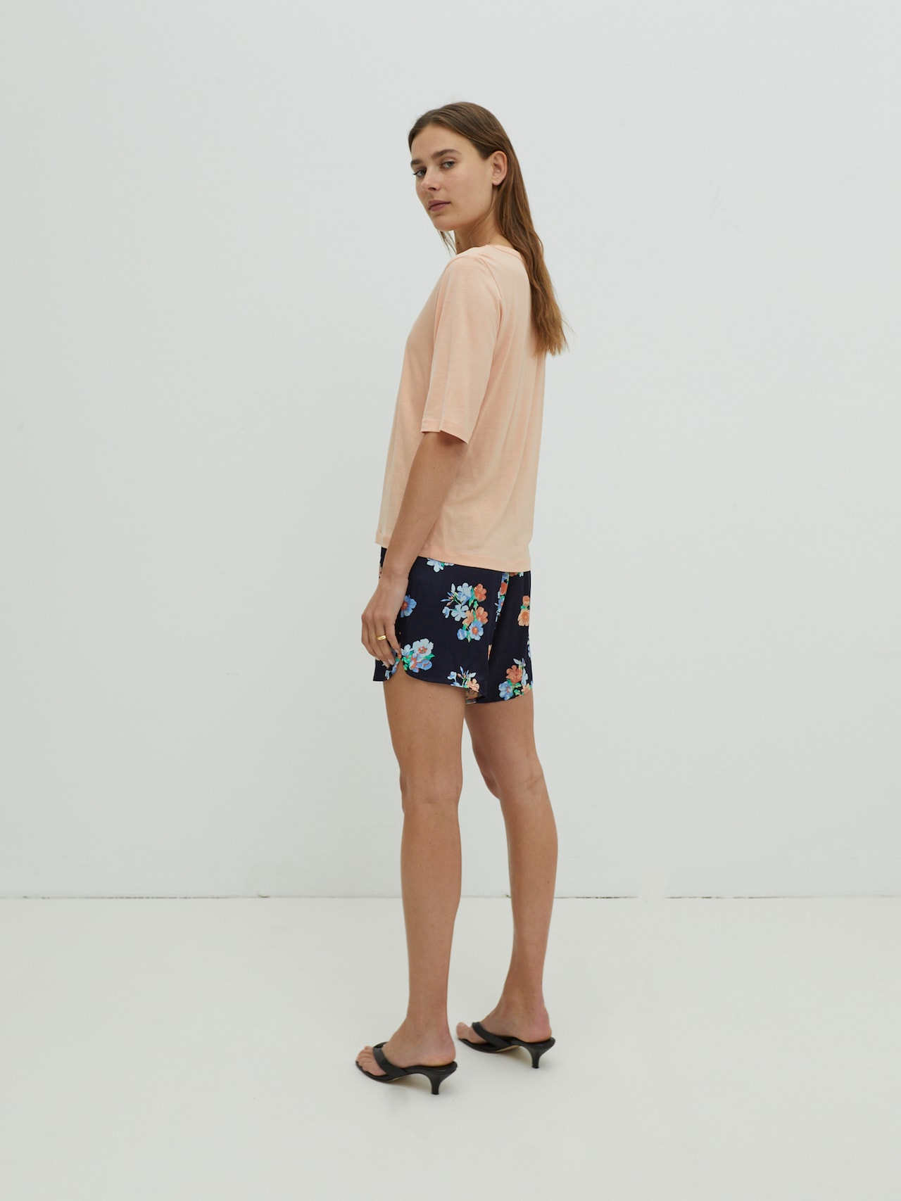 EDITED Producten Shirt 'Joreen' Perzik