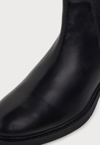 s.Oliver BLACK LABEL Boots in Black