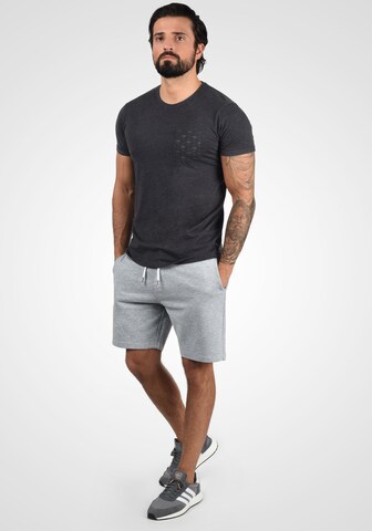 !Solid Regular Sweatshorts 'Tamp' in Grau