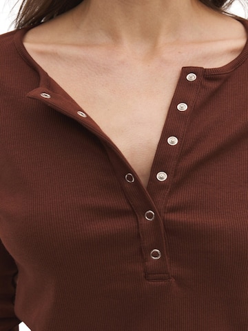 T-shirt No Matter What en marron