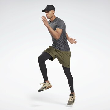 Skinny Pantaloni sportivi di Reebok in nero