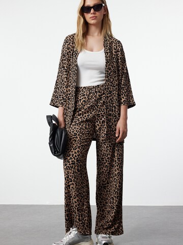 Trendyol Nadrágkosztüm - barna: elől