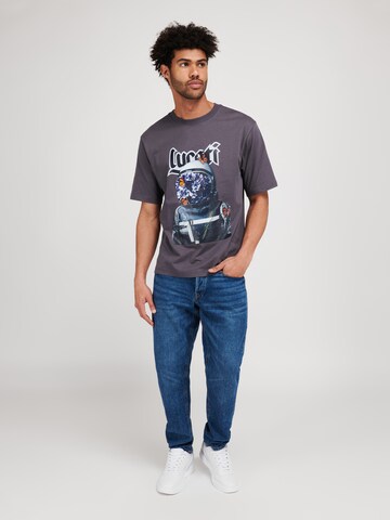 T-Shirt 'Light Astronaut' LYCATI exclusive for ABOUT YOU en gris