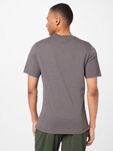 Han Kjøbenhavn Bluser & t-shirts i grå