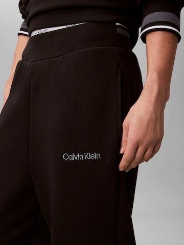 Calvin Klein Sport Loosefit Sportbroek in Bruin