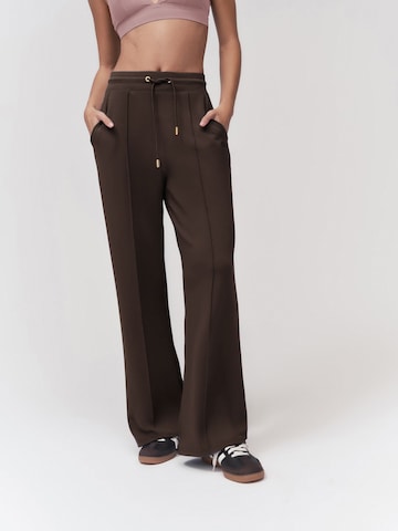Wide leg Pantaloni di Osia in marrone: frontale