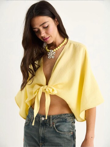 Bianco Lucci - Blusa em amarelo: frente
