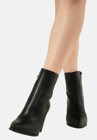 Salinyang Bootie in Black