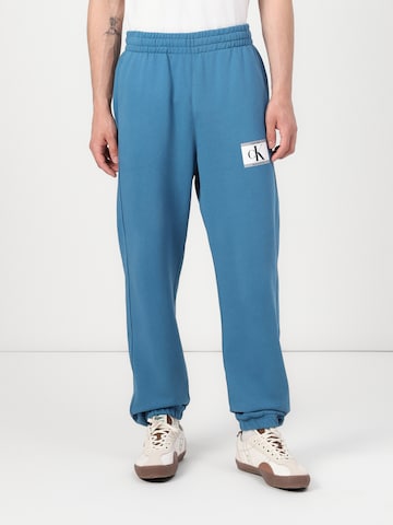 Calvin Klein Конический (Tapered) Штаны в Синий: спереди