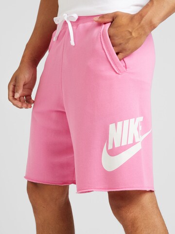 Loosefit Pantalon 'Club Alumni' Nike Sportswear en rose