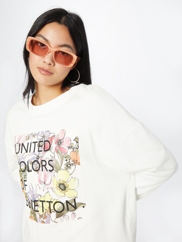 UNITED COLORS OF BENETTON Sweatshirt in Wit