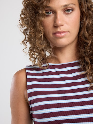 America Today Top in Red