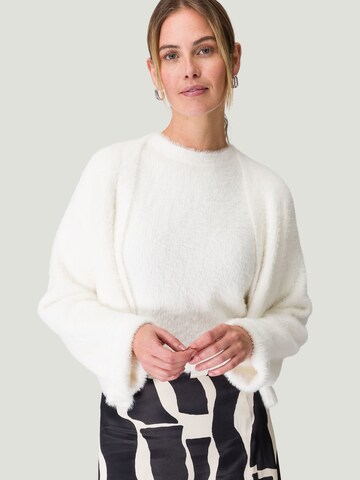 zero Knit Cardigan in White: front