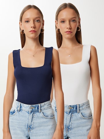 Happiness İstanbul Топ в синьо: отпред