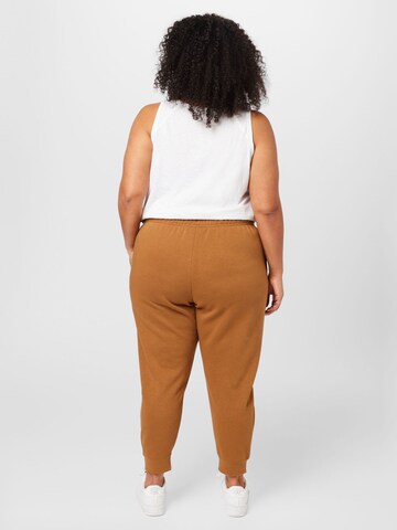 Effilé Pantalon de sport Nike Sportswear en marron