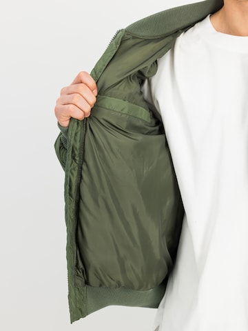 ALPHA INDUSTRIES Jacke 'MA-1' in Grün: Vorderseite